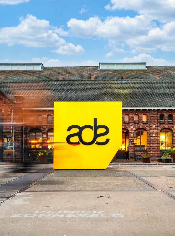 Tanya Teyt bilan porno filmni tomosha qiling: Talabalar gozal ayollarni aldashadi Ikki lezbiyen ortasidagi anal jinsiy aloqa