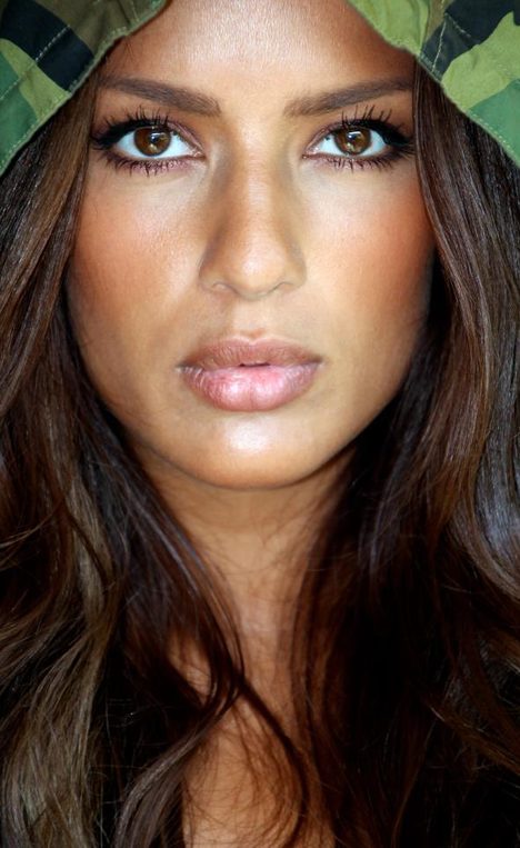 Chelina Manuhutu